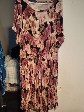 Torrid Floral  Short-Sleeve Dress in Pink and Black